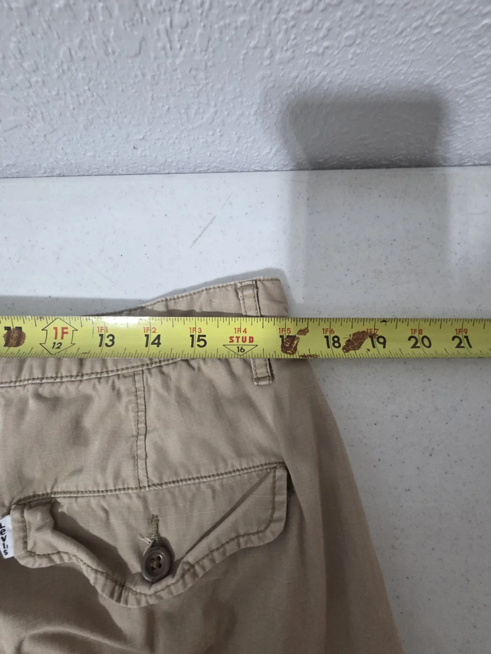 Levi's Men's Classic Cargo Shorts in Khaki, Size 34